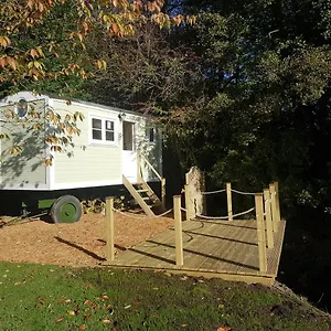 https://waterside-shepherds-hut.yorkshirehotels.net